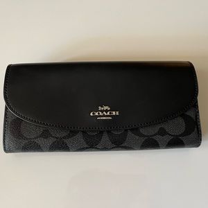 Signature Coach Walllet